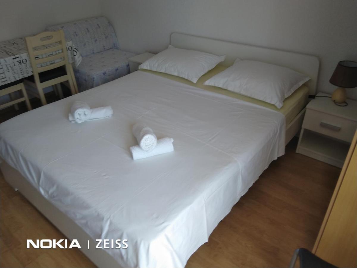 Apartments Mihovil Оміш Екстер'єр фото